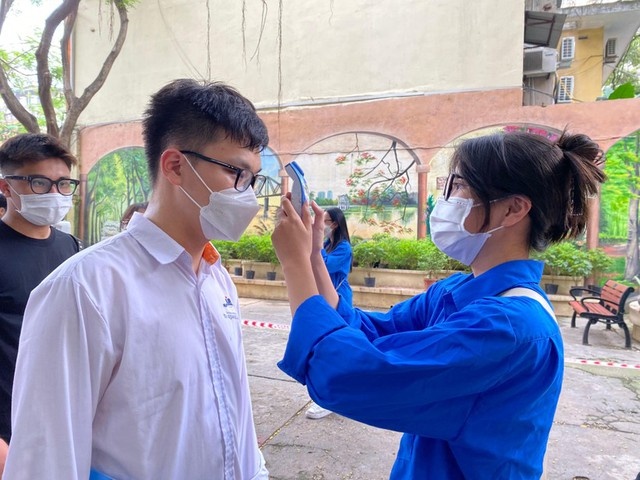 ky thi tot nghiep thpt 9875 thi sinh den lam thu tuc du thi