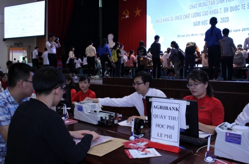 Nhiều ngân hàng hỗ trợ tân sinh viên nhập học