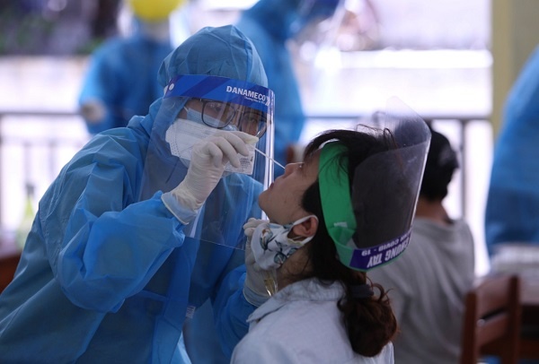 Đà Nẵng: 624 khách du lịch đăng ký bay về TP HCM được lấy mẫu xét nghiệm