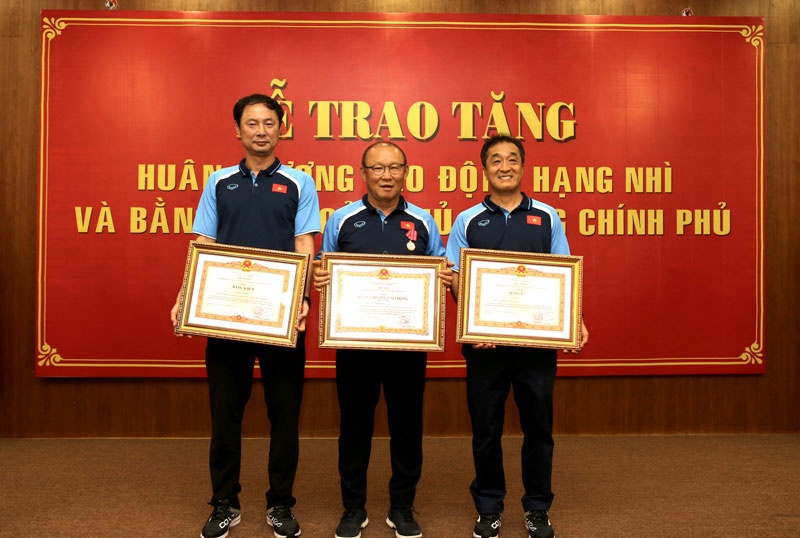 hlv truong park hang seo vinh du nhan huan chuong lao dong hang nhi