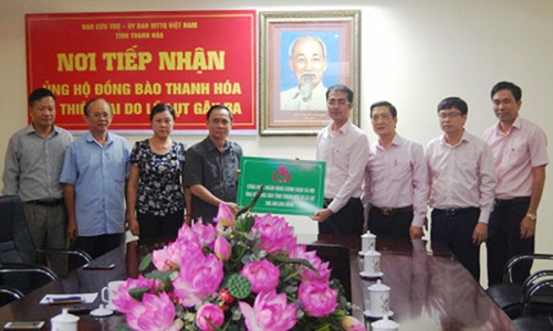 NHCSXH ủng hộ 500 triệu đồng cho bà con vùng lũ Thanh Hóa NHCSXH ủng hộ 500 triệu đồng cho bà con vùng lũ Thanh Hóa