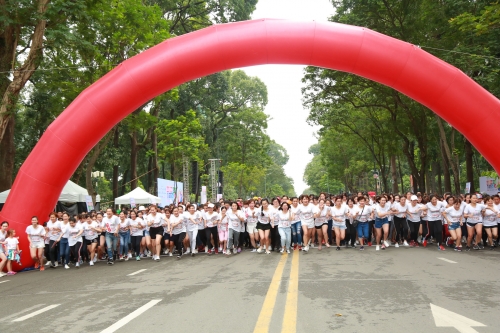 Quyên góp gần 3 tỷ đồng cho trẻ em nghèo hiếu học từ giải chạy cộng đồng