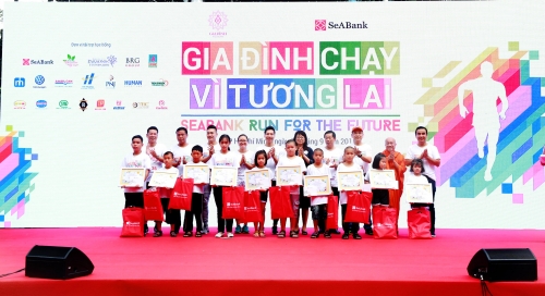 Quyên góp gần 3 tỷ đồng cho trẻ em nghèo hiếu học từ giải chạy cộng đồng