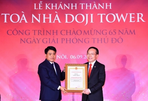 Trình diễn trang sức dịp khánh thành tòa nhà DOJI
