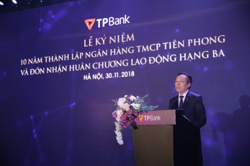 Enterprise Asia trao tặng giải thưởng cho TPBank và ông Đỗ Minh Phú