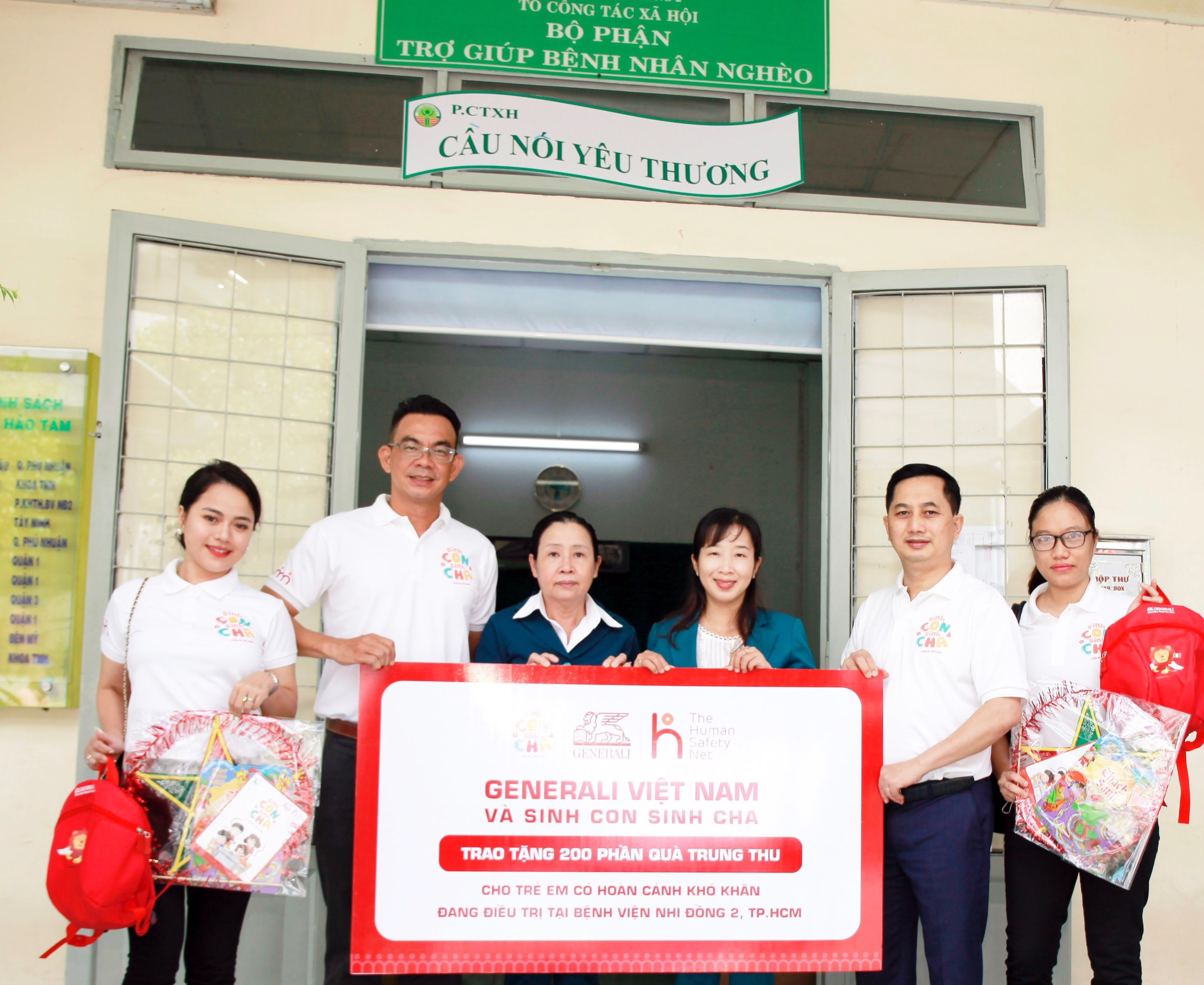 Generali trao tặng 500 phần quà cho các bệnh nhi khó khăn trên toàn quốc Generali trao tặng 500 phần quà cho các bệnh nhi khó khăn trên toàn quốc