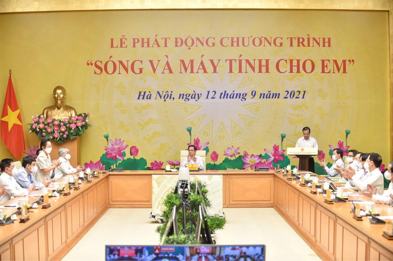 Phát động toàn quốc Chương trình “Sóng và máy tính cho em”
