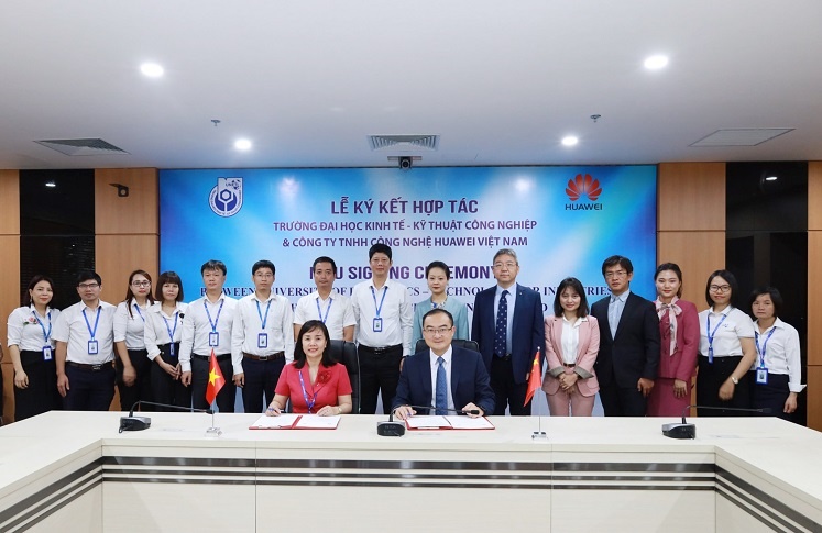 huawei hop tac dao tao nhan tai so tai viet nam