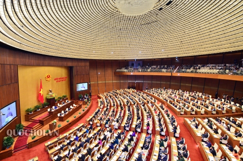 Quốc hội thảo luận tại hội trường về tình hình kinh tế - xã hội