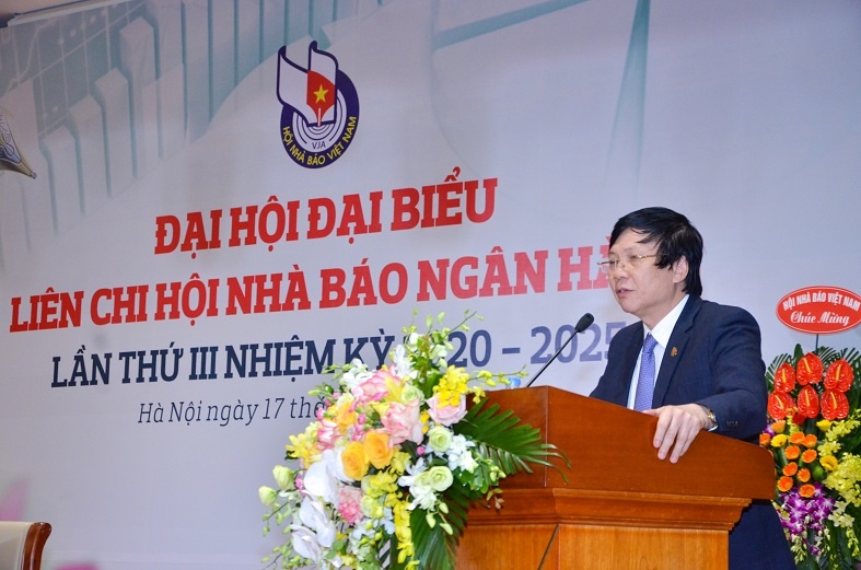 bao chi nganh ngan hang no luc doi moi sang tao phung su ban doc