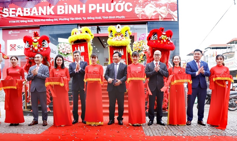 SeABank đồng loạt khai trương 8 điểm giao dịch
