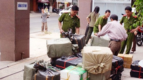 Tội phạm và vi phạm pháp luật về kinh tế, tham nhũng vẫn diễn ra phức tạp Tội phạm và vi phạm pháp luật về kinh tế, tham nhũng vẫn diễn ra phức tạp