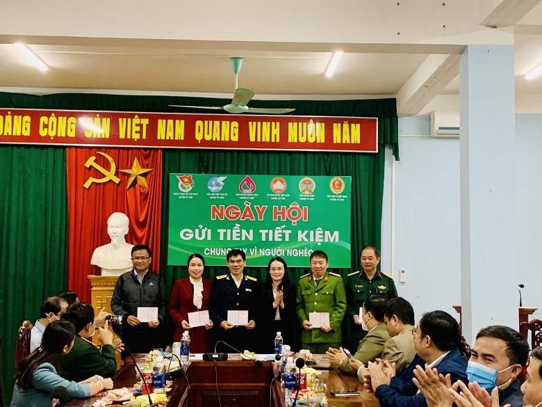 Kỳ Sơn phát động gửi tiết kiệm chung tay vì người nghèo