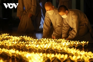 Lễ tưởng niệm đồng bào tử vong, cán bộ, chiến sĩ hi sinh vì dịch COVID-19 được tổ chức vào tối 19/11