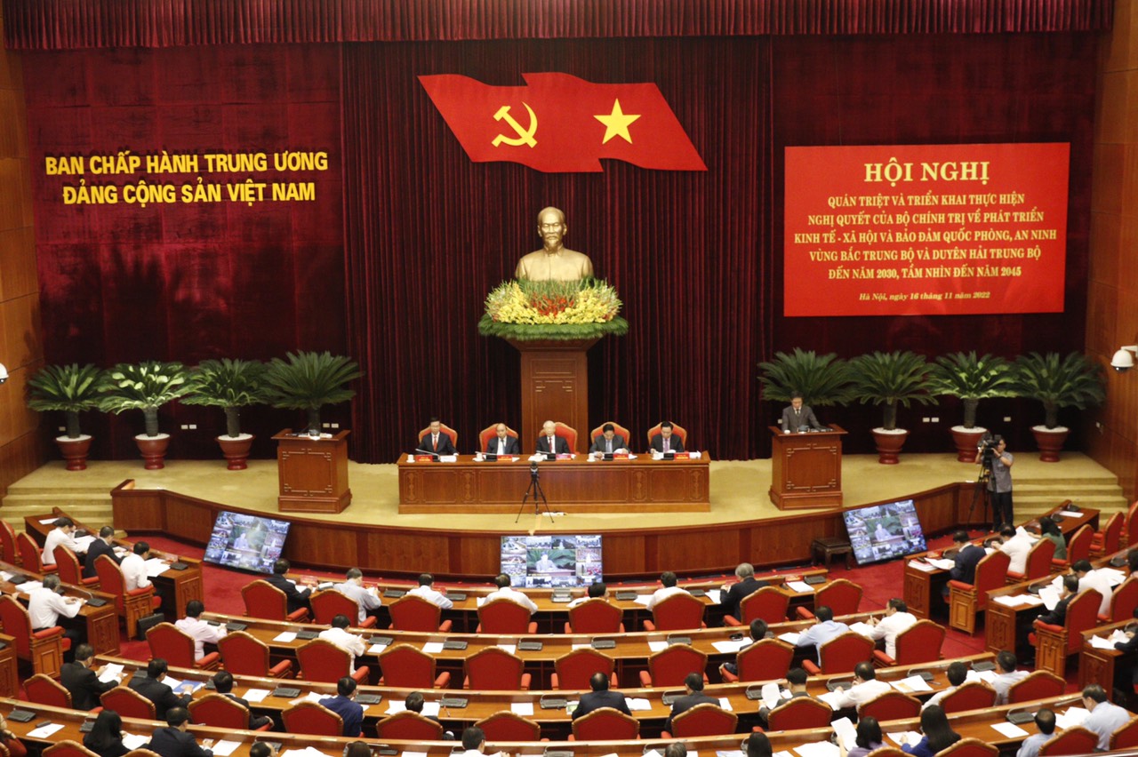 Đẩy mạnh phát triển kinh tế-xã hội, bảo đảm quốc phòng-an ninh vùng Bắc Trung bộ và duyên hải Trung bộ