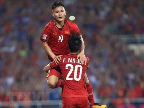 Tuyển Việt Nam vào chung kết AFF Cup sau 10 năm chờ đợi Tuyển Việt Nam vào chung kết AFF Cup sau 10 năm chờ đợi
