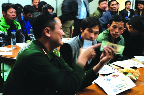 Chung sức bảo vệ đồng tiền Việt Chung sức bảo vệ đồng tiền Việt