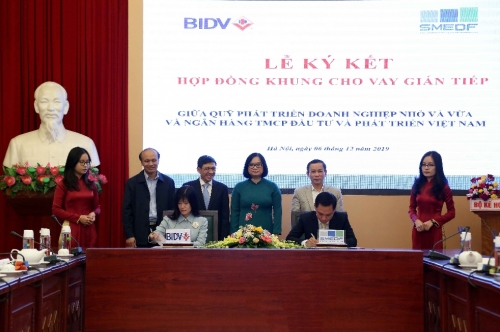 Ký Hợp đồng khung cho vay gián tiếp giữa Quỹ Phát triển DNNVV và BIDV Ký Hợp đồng khung cho vay gián tiếp giữa Quỹ Phát triển DNNVV và BIDV