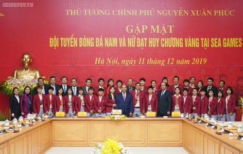 Thủ tướng gặp mặt hai đội tuyển bóng đá vừa đạt huy chương vàng SEA Games 30 thu tuong gap mat hai doi tuyen bong da vua dat huy chuong vang sea games 30