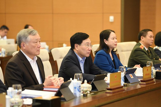 Ủy ban Thường vụ Quốc hội cho ý kiến về 2 nhóm vấn đề lớn phien hop thu 18 cua ubtvqh cho y kien ve 2 nhom van de lon