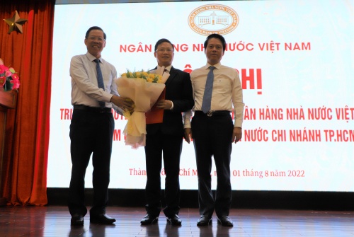 bo nhiem ong vo minh tuan lam giam doc nhnn chi nhanh tphcm