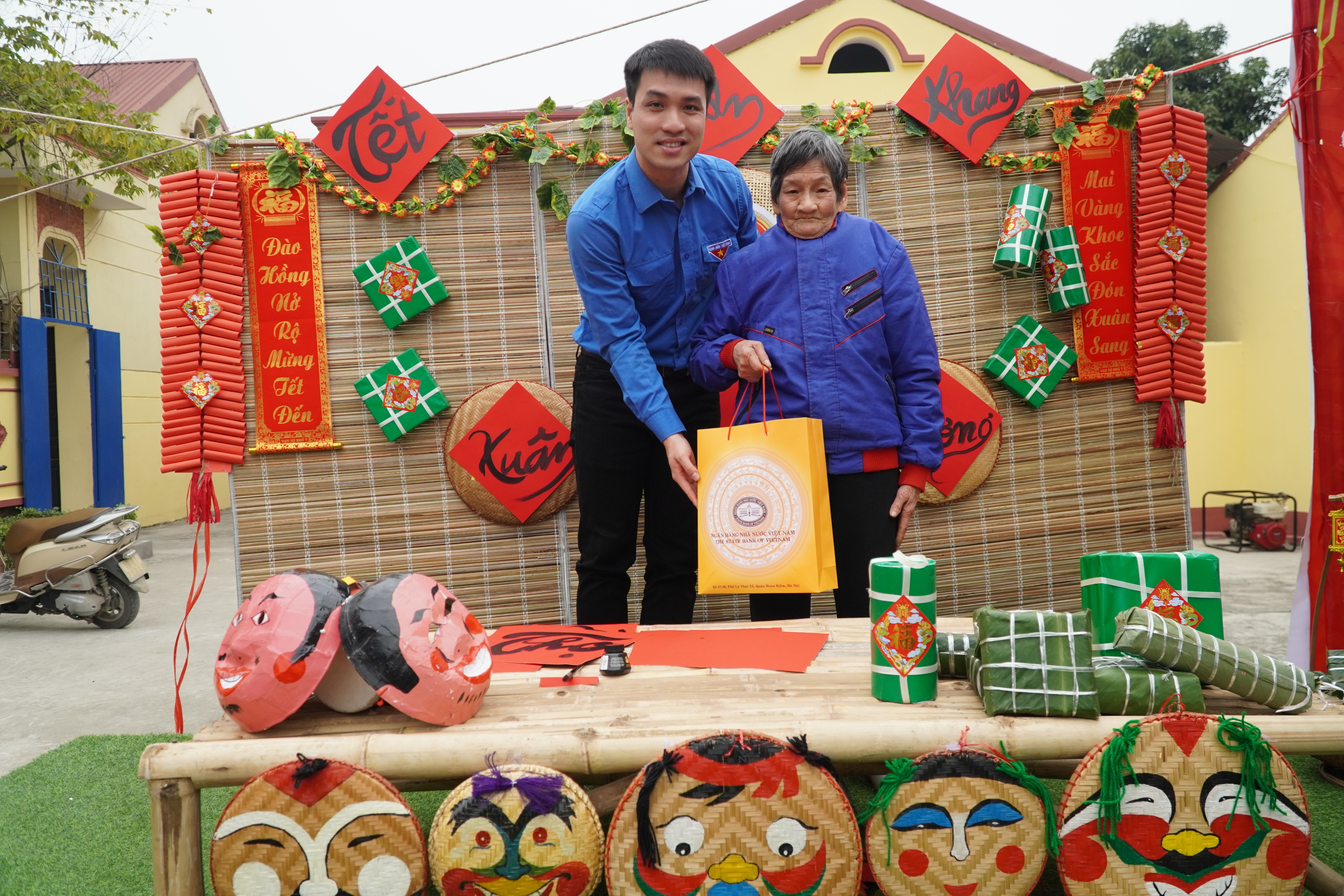 Khối hoạt động số 4 - Đoàn thanh niên NHTW tổ chức chương trình khoi hoat dong so 4 doan thanh nien nhtw to chuc chuong trinh xuan yeu thuong tet am tinh