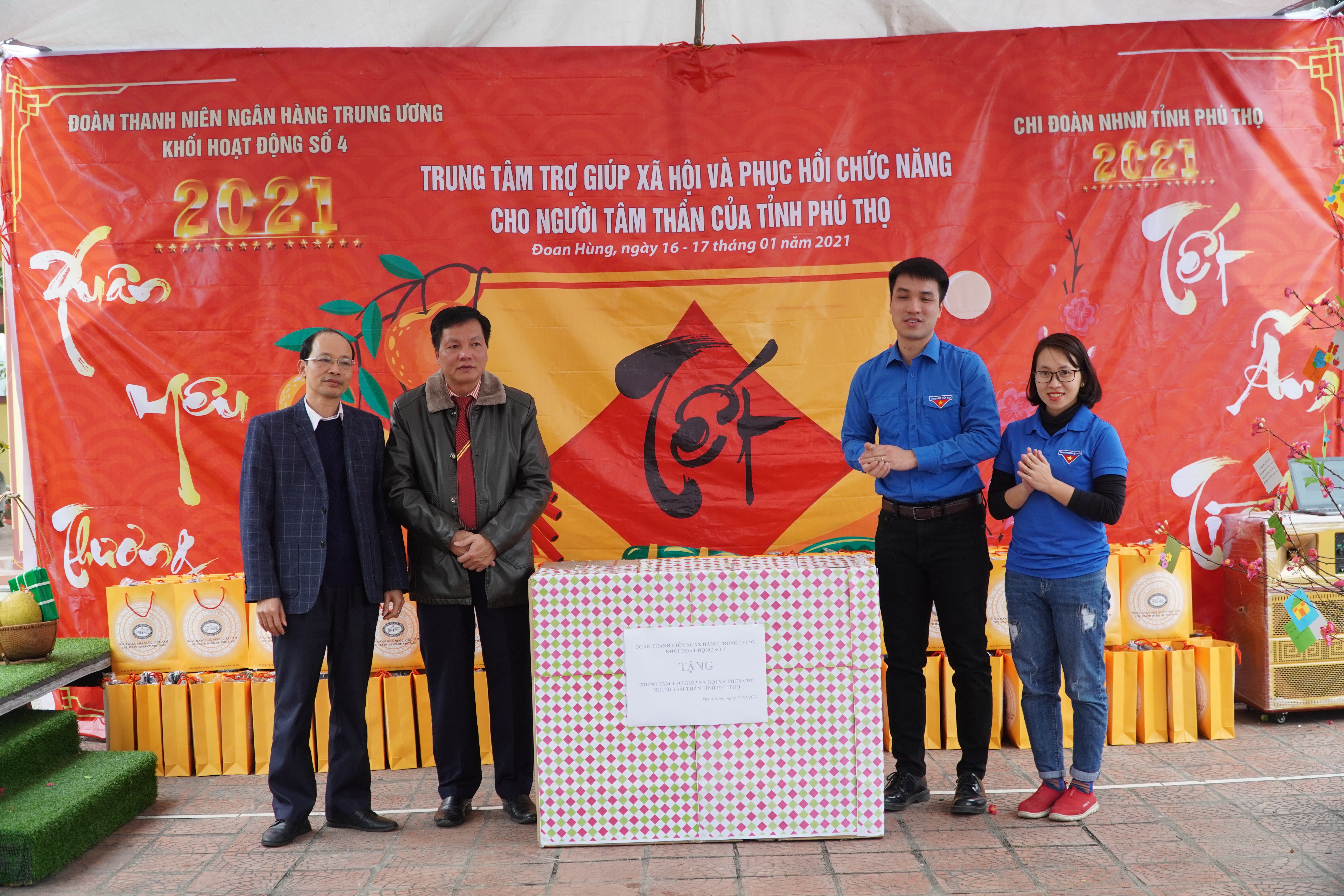 Khối hoạt động số 4 - Đoàn thanh niên NHTW tổ chức chương trình khoi hoat dong so 4 doan thanh nien nhtw to chuc chuong trinh xuan yeu thuong tet am tinh