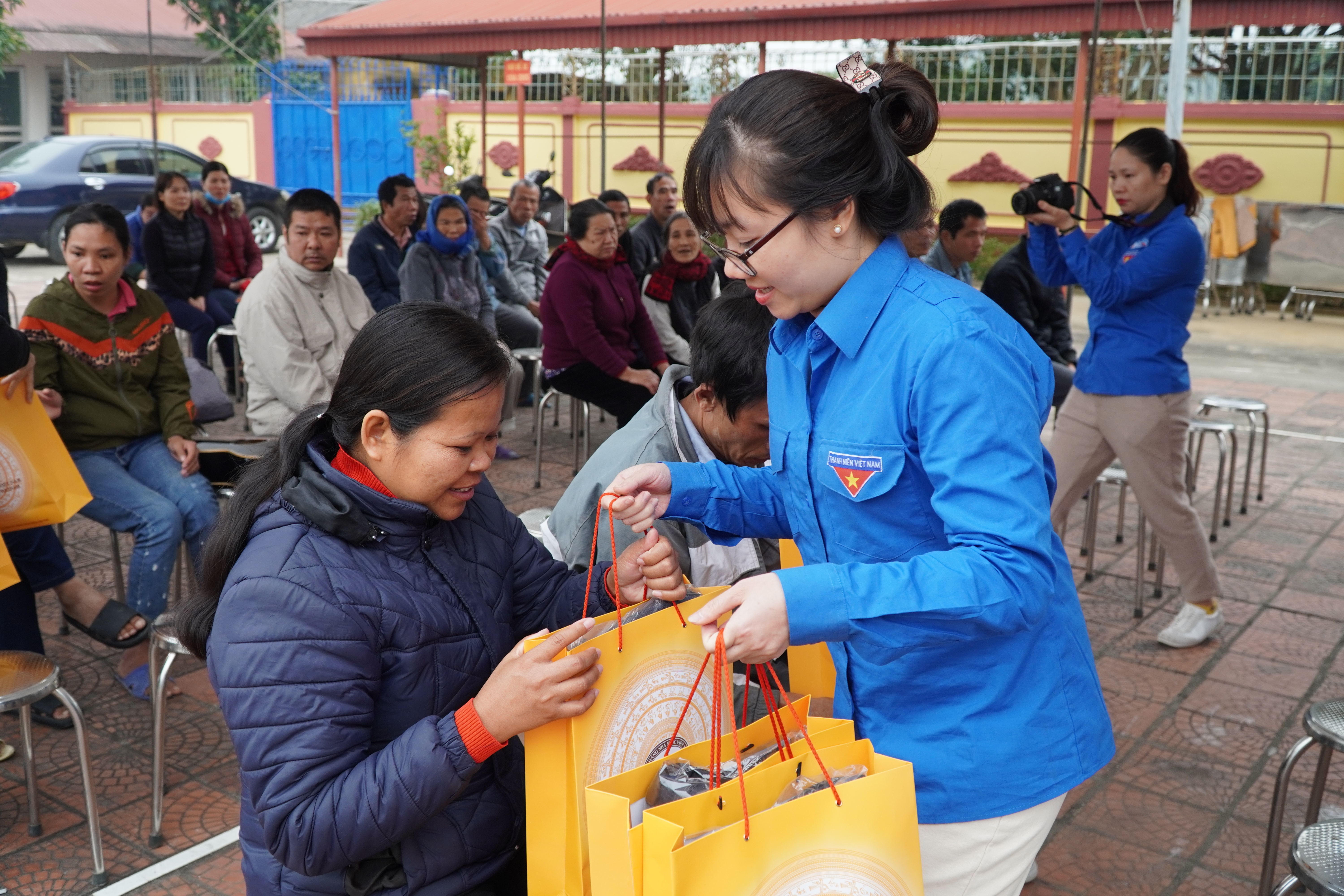 Khối hoạt động số 4 - Đoàn thanh niên NHTW tổ chức chương trình khoi hoat dong so 4 doan thanh nien nhtw to chuc chuong trinh xuan yeu thuong tet am tinh