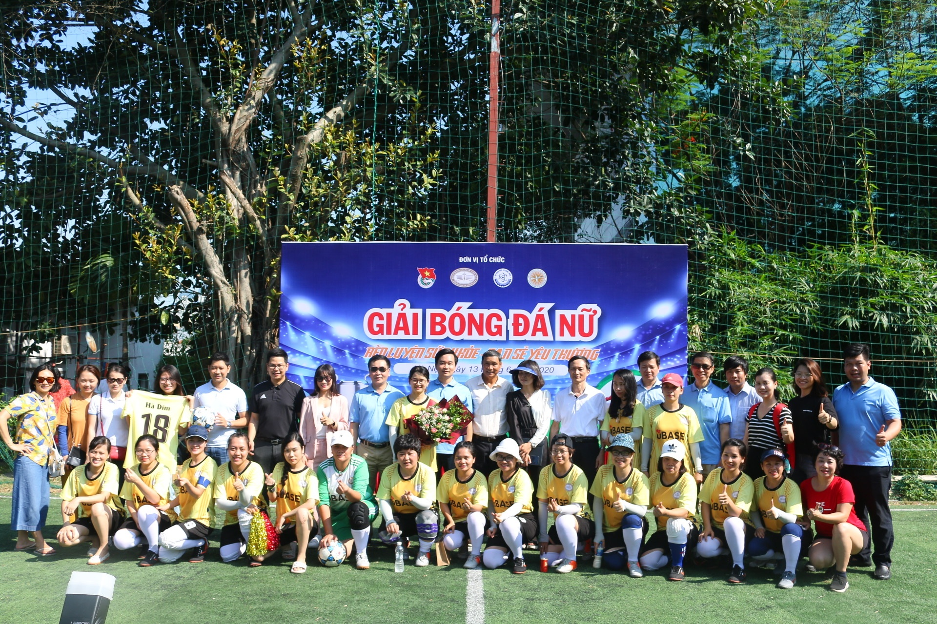 khai mac giai bong da nu ren luyen suc khoe san se yeu thuong