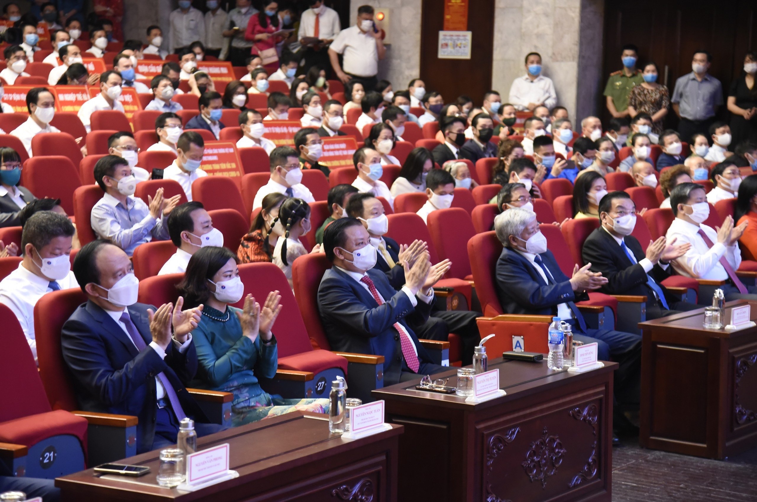 ha noi chung tay hanh dong day lui dich covid 19