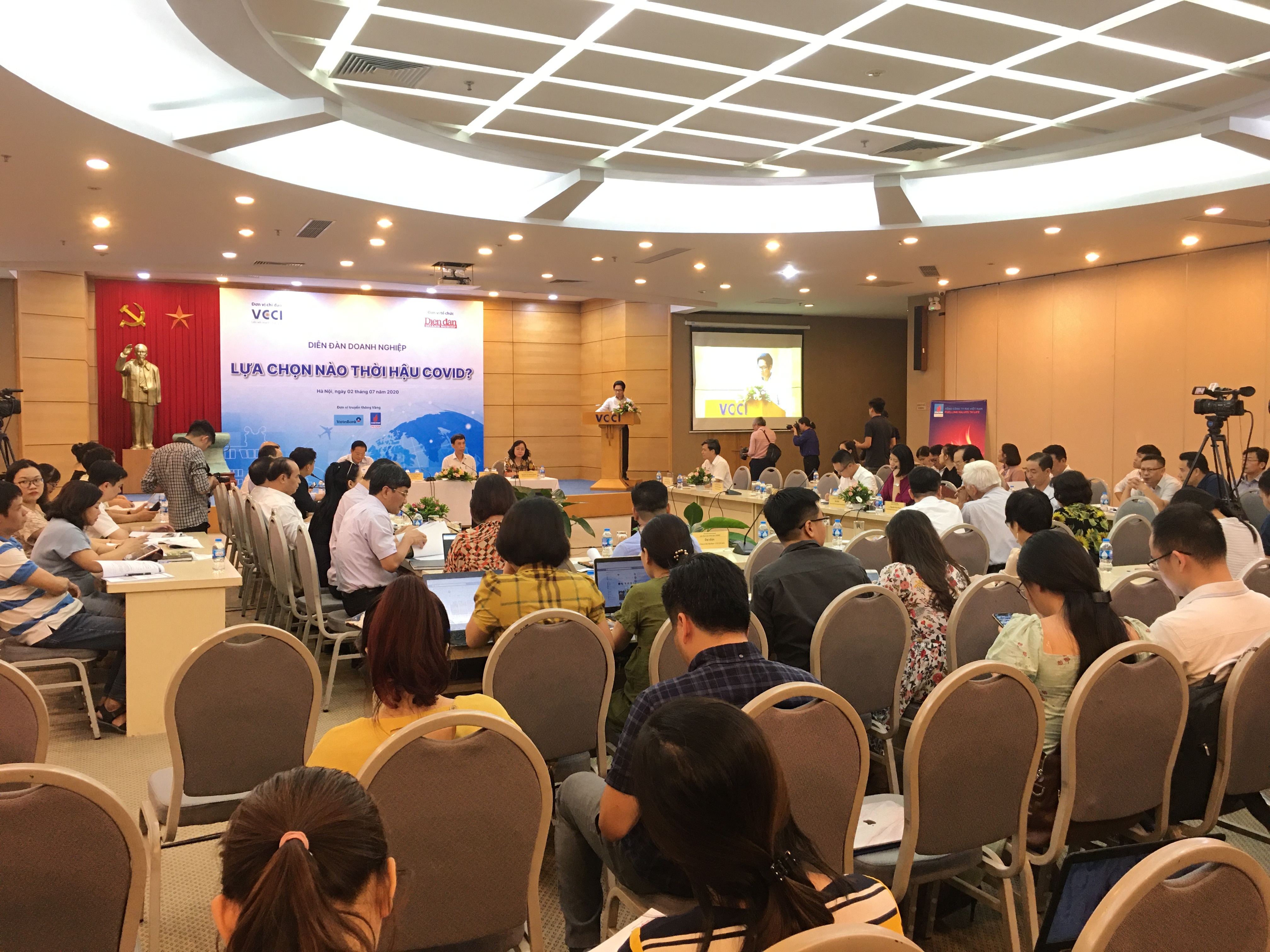 thay doi chien luoc kinh doanh chia khoa cho doanh nghiep viet hau covid 19