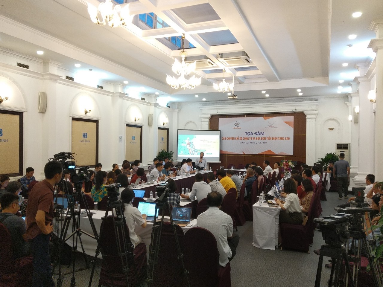 Hoá đơn tiền điện tăng cao: EVN nói tỉ lệ tính sai rất nhỏ nhieu khieu nai hoa don tien dien tang cao nhung ti le tinh sai rat nho