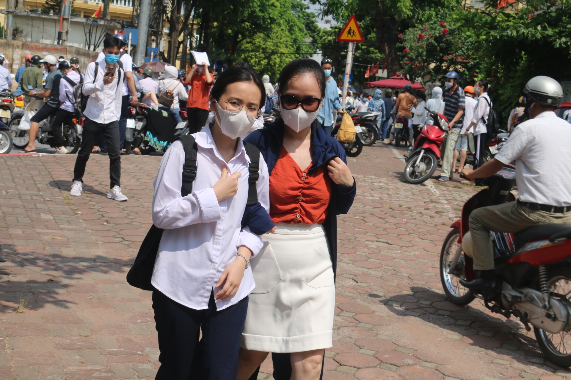 Sĩ tử cả nước vượt buổi thi tốt nghiệp THPT Quốc gia 2021 đầu tiên si tu ca nuoc vuot buoi thi tot nghiep thpt quoc gia 2021 dau tien