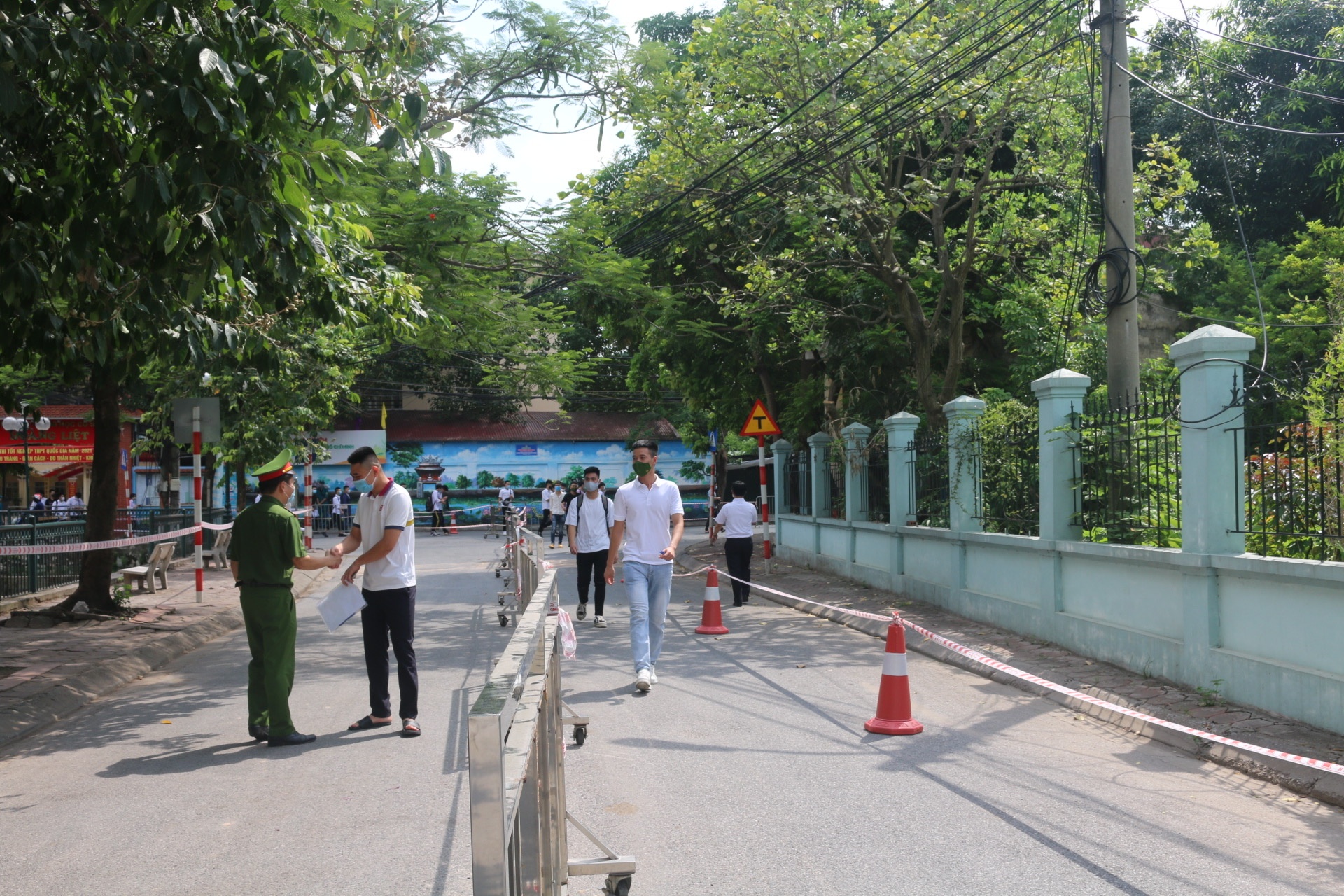 Sĩ tử cả nước vượt buổi thi tốt nghiệp THPT Quốc gia 2021 đầu tiên si tu ca nuoc vuot buoi thi tot nghiep thpt quoc gia 2021 dau tien