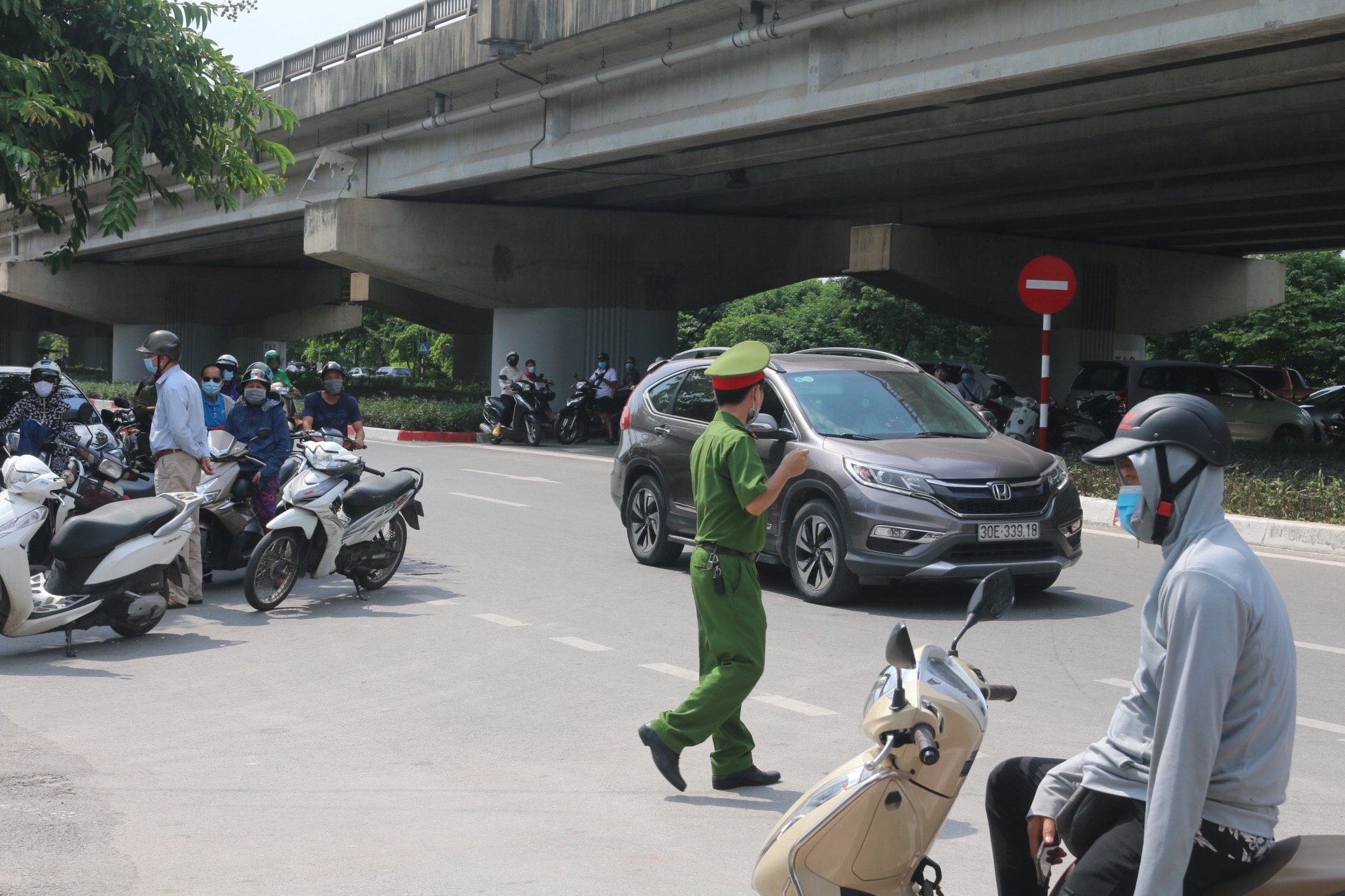 Sĩ tử cả nước vượt buổi thi tốt nghiệp THPT Quốc gia 2021 đầu tiên si tu ca nuoc vuot buoi thi tot nghiep thpt quoc gia 2021 dau tien