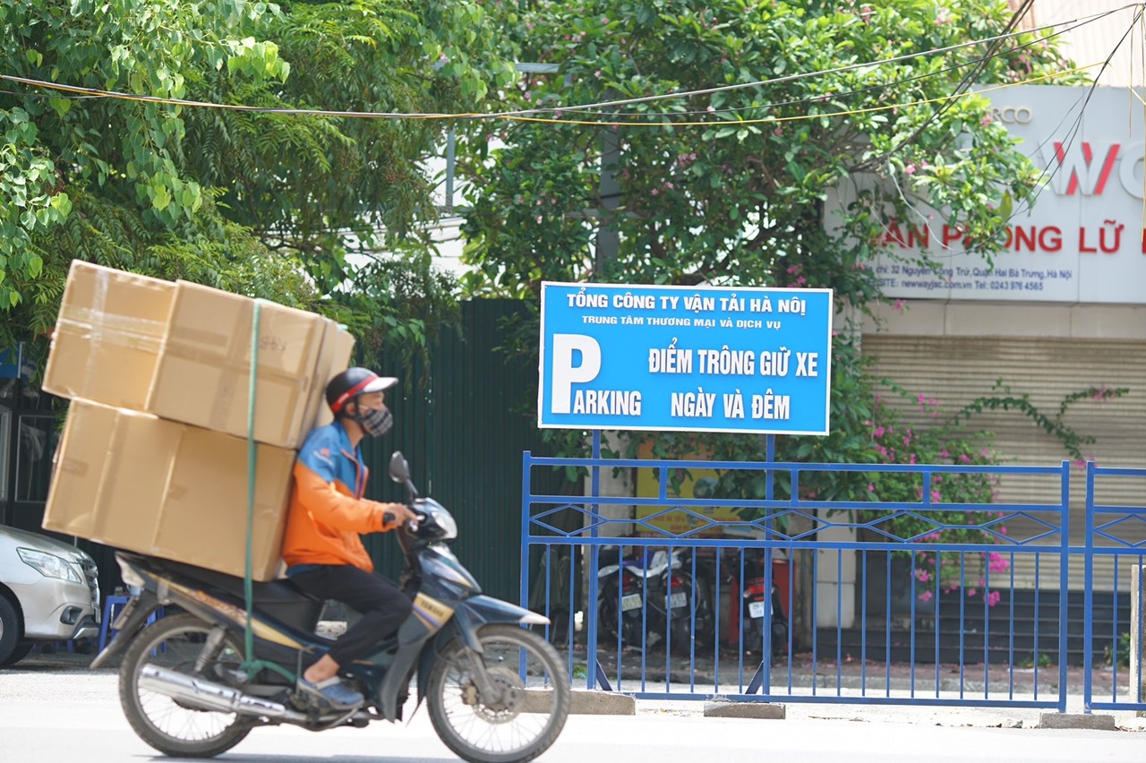 ha noi cong bo danh sach nguoi giao hang hoa va cac diem ban hang hoa thiet yeu duoc phep hoat dong