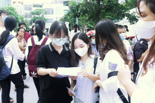 hinh anh ve ngay thi dau tien cua ky thi tot nghiep thpt 2020