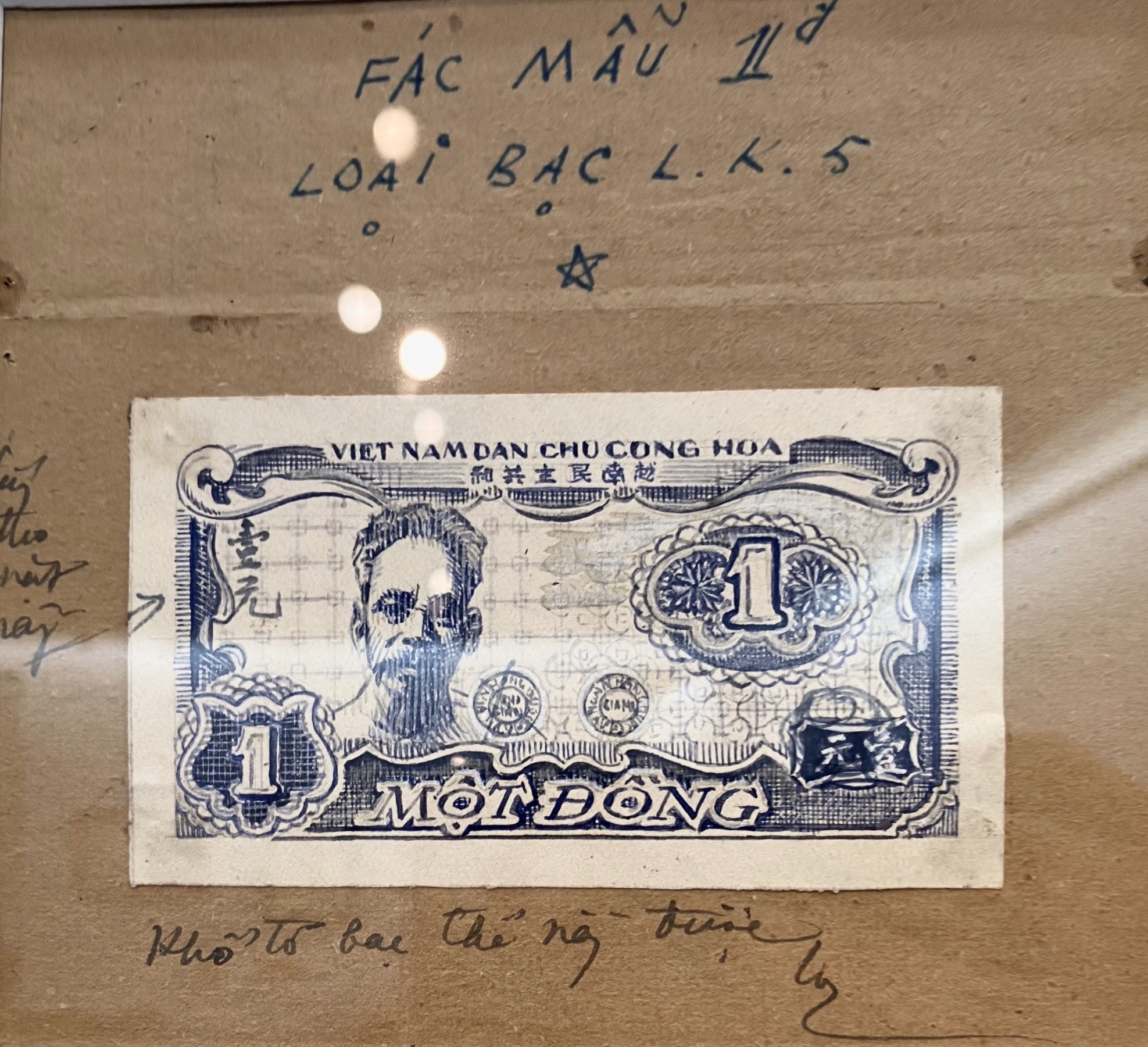 Chiêm ngưỡng mẫu phác thảo Quốc huy và tiền giấy của cố họa sĩ Bùi Trang Chước chiem nguong mau phac thao quoc huy va tien giay cua co hoa si bui trang chuoc