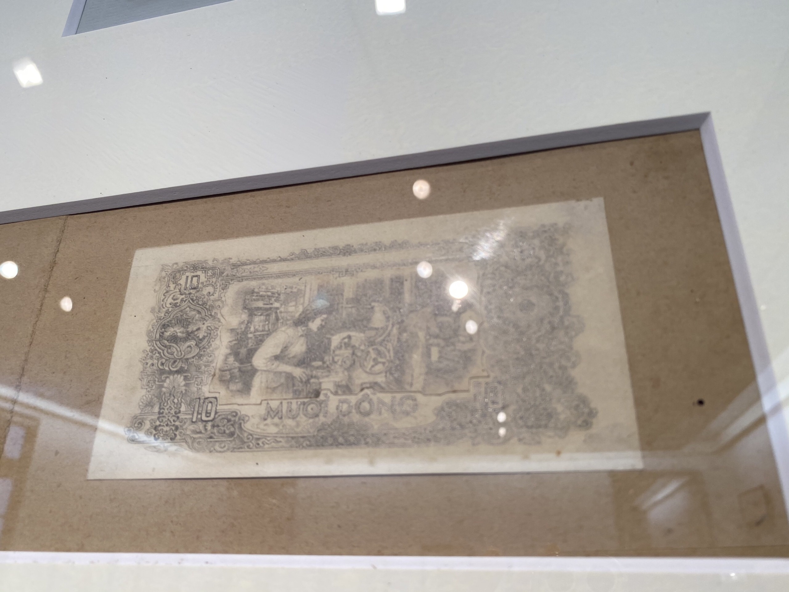 Chiêm ngưỡng mẫu phác thảo Quốc huy và tiền giấy của cố họa sĩ Bùi Trang Chước chiem nguong mau phac thao quoc huy va tien giay cua co hoa si bui trang chuoc