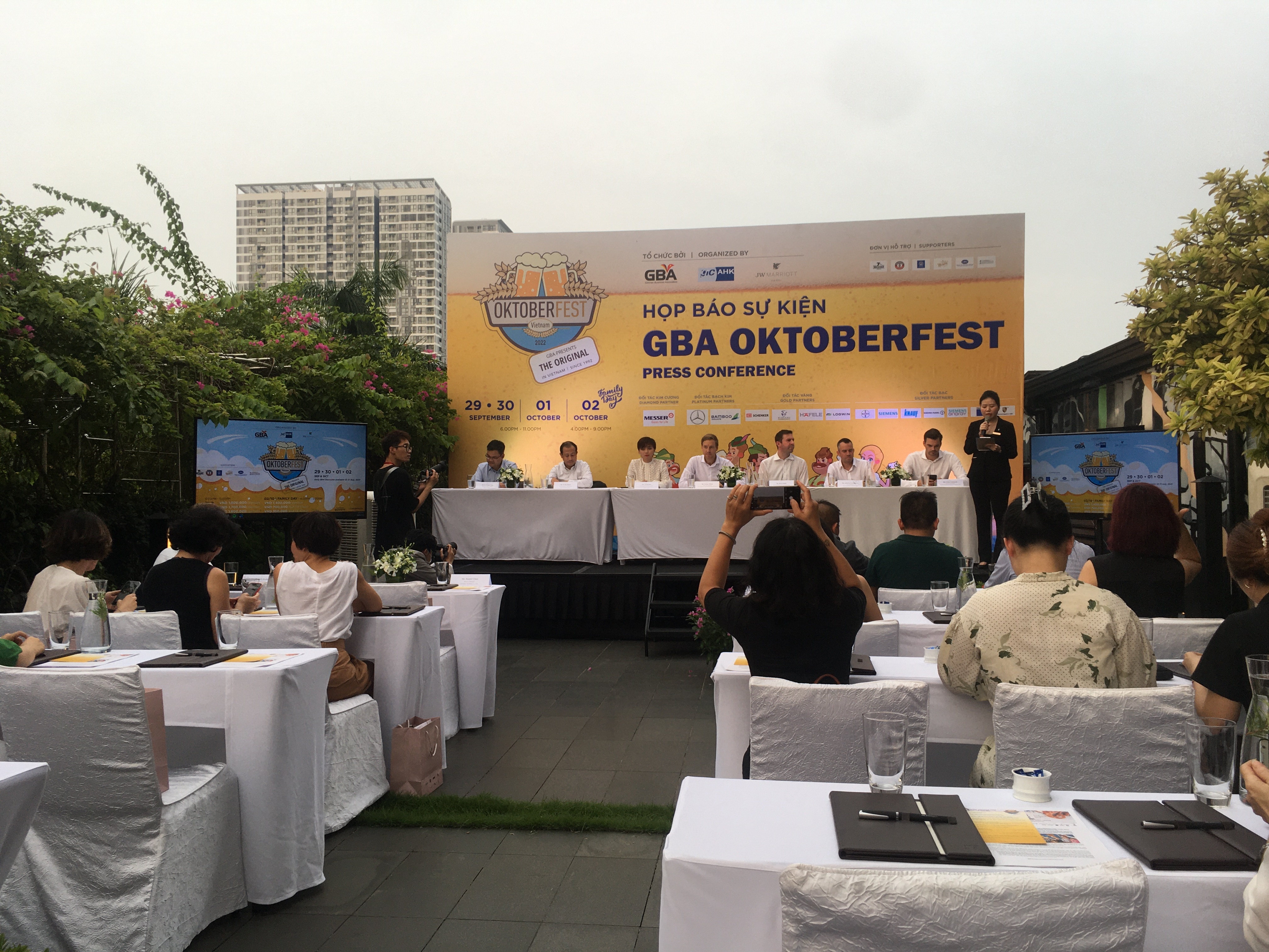 le hoi bia oktoberfest tai viet nam tro lai sau 2 nam vang bong