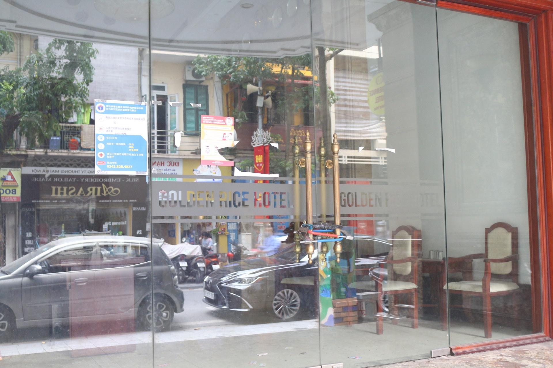 ap luc tu dich covid 19 khach san pho co o at rao ban