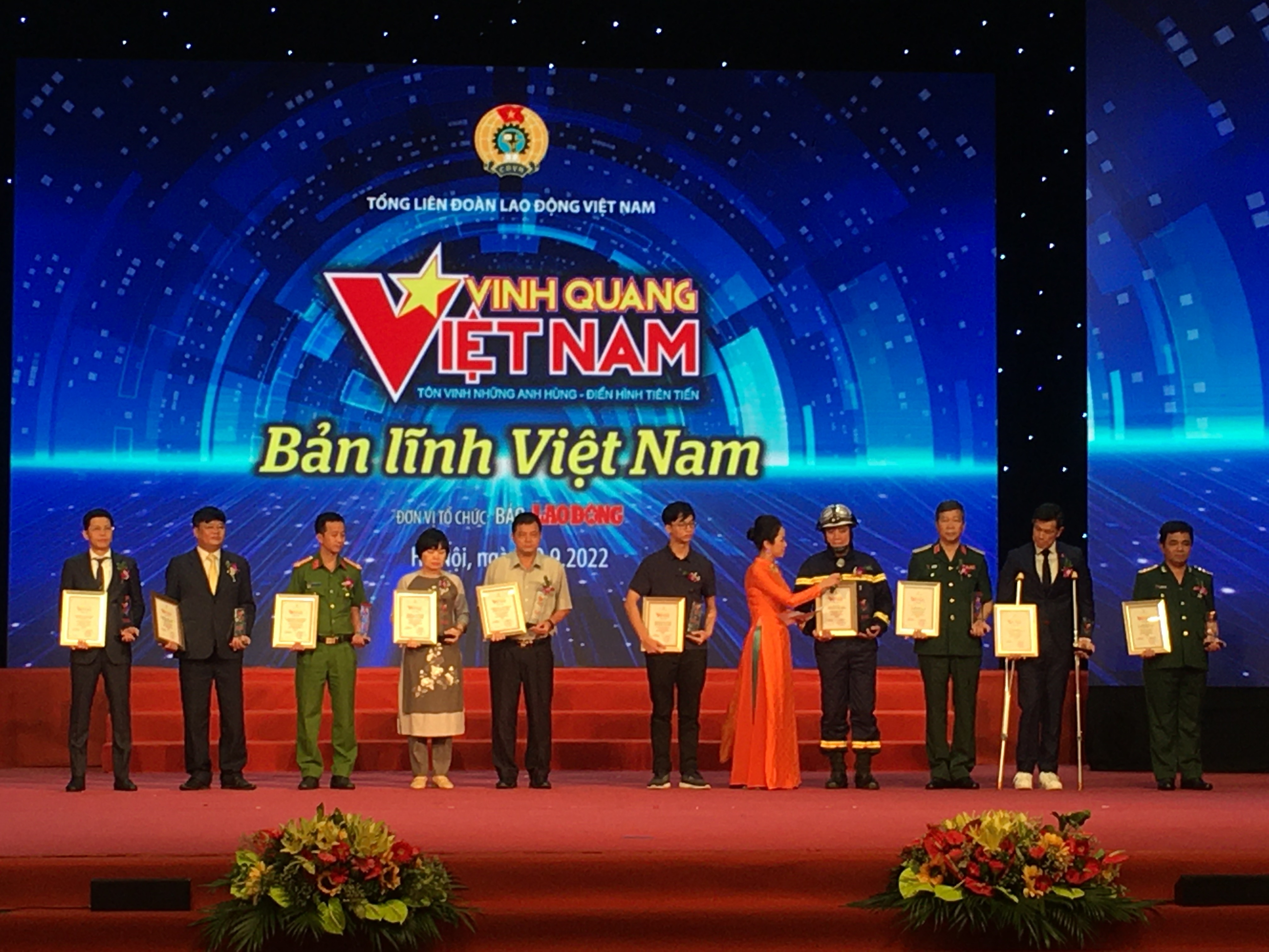 Vinh quang Việt Nam năm 2022: Khơi dậy tinh thần đoàn kết, sáng tạo, dũng cảm vinh quang viet nam nam 2022 khoi day tinh than doan ket sang tao dung cam