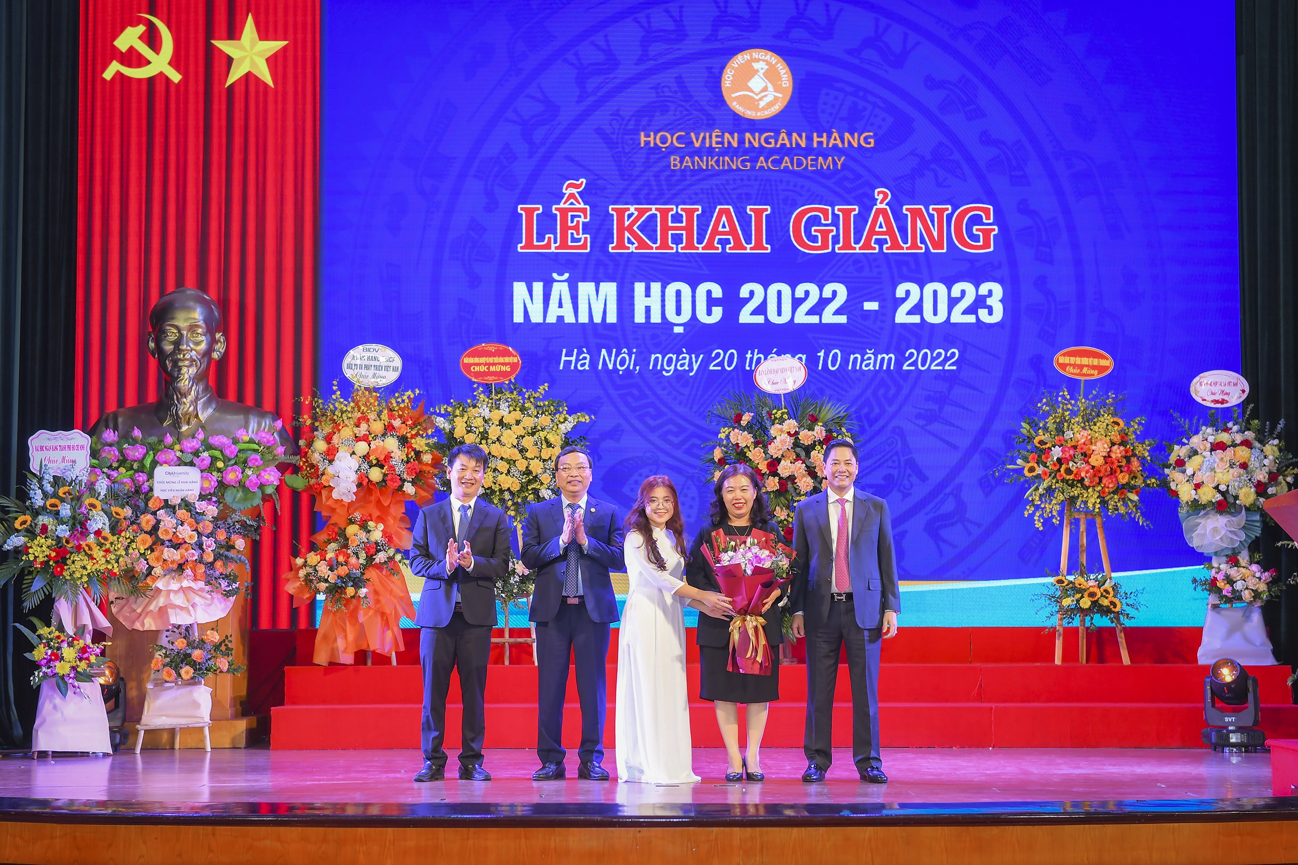 hoc vien ngan hang khai giang nam hoc moi 2022 2023