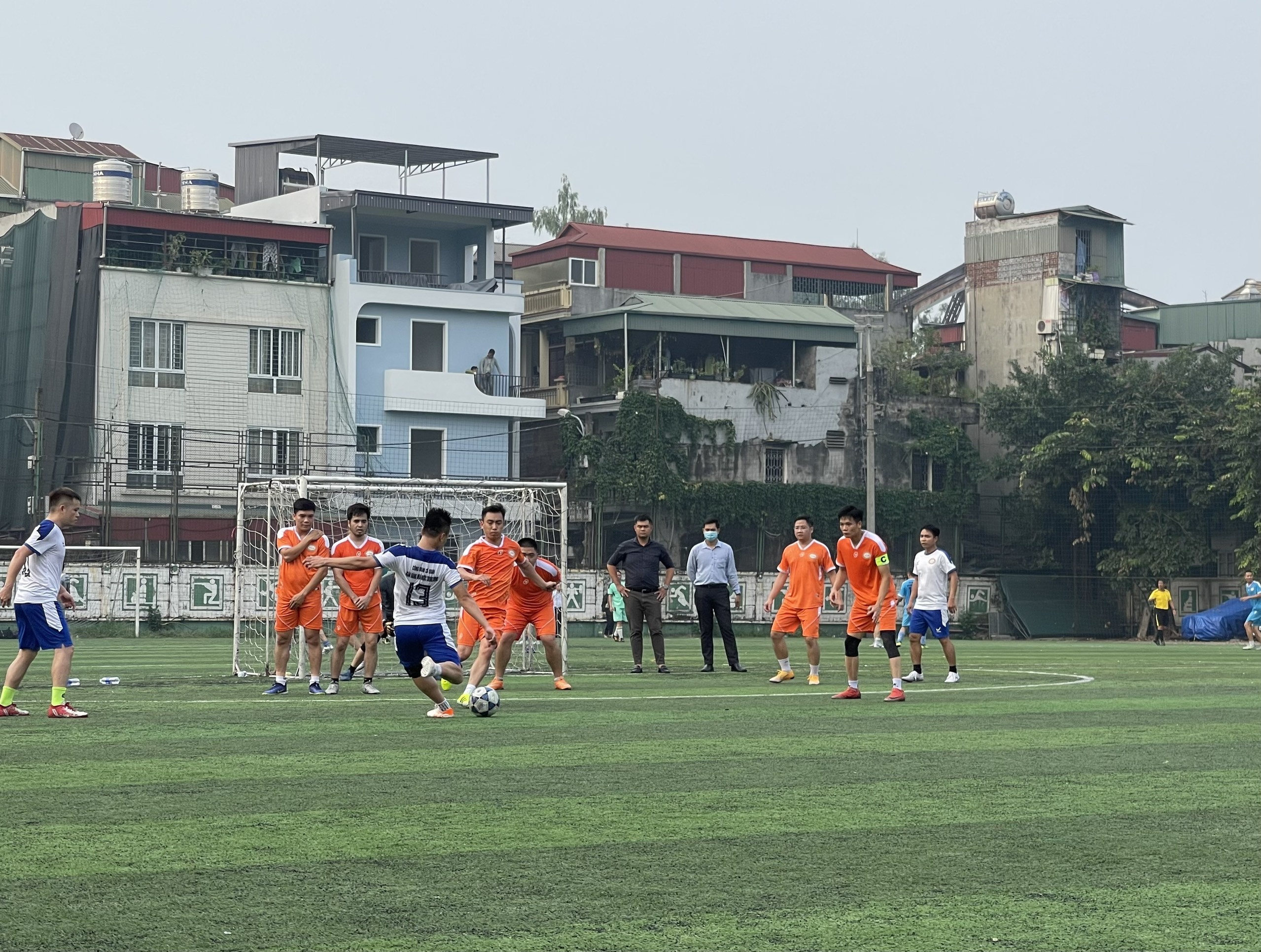 giai bong da mua thu nam 2022 buoc vao vong ban ket