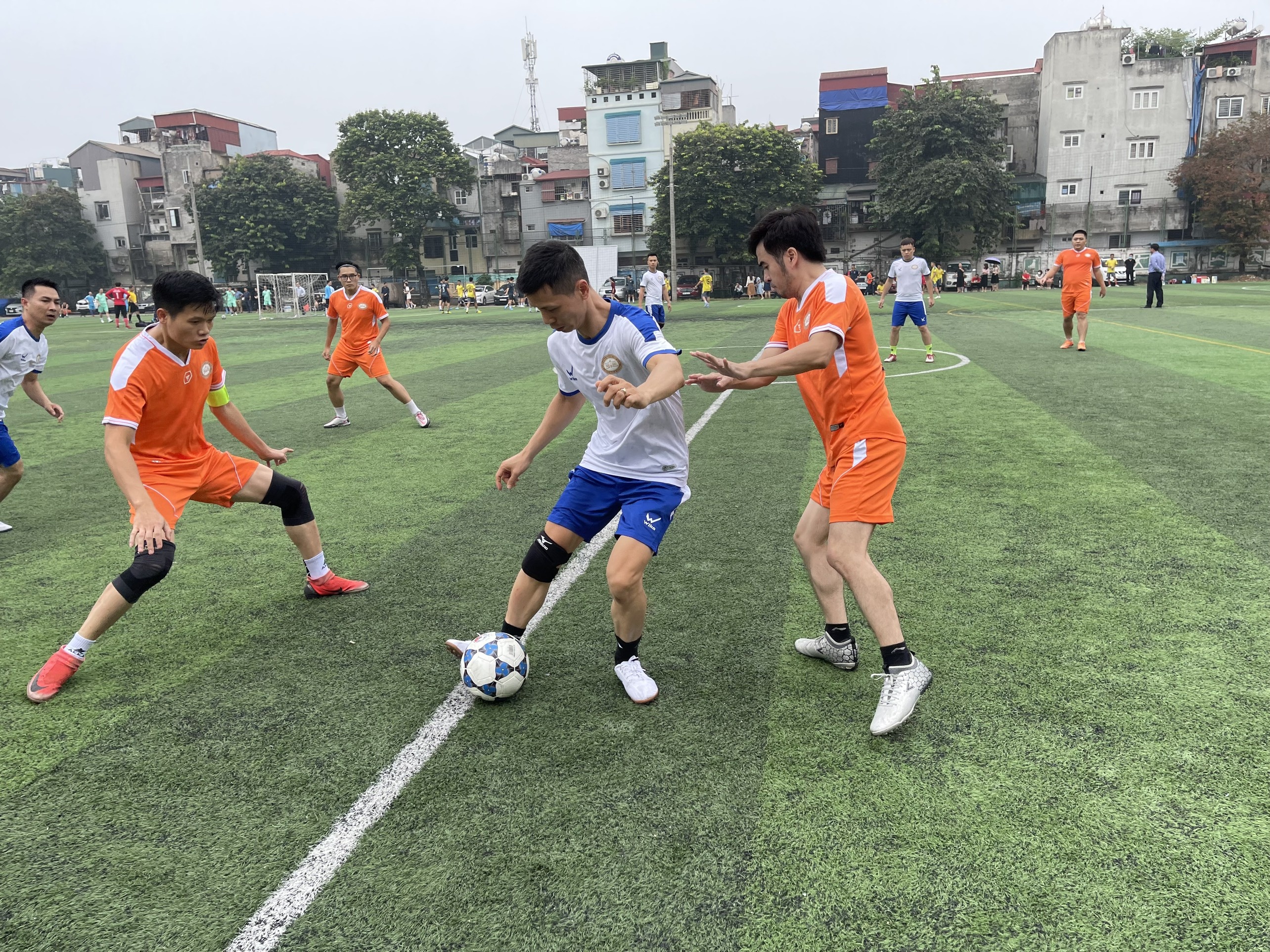 giai bong da mua thu nam 2022 buoc vao vong ban ket