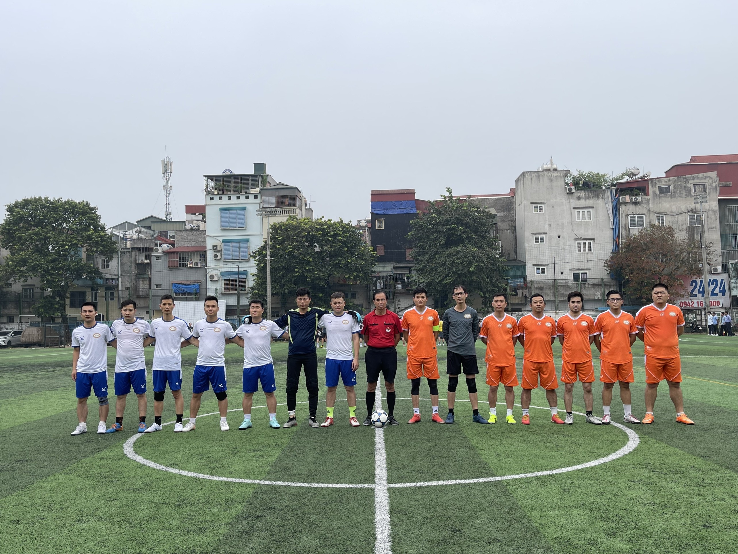 giai bong da mua thu nam 2022 buoc vao vong ban ket