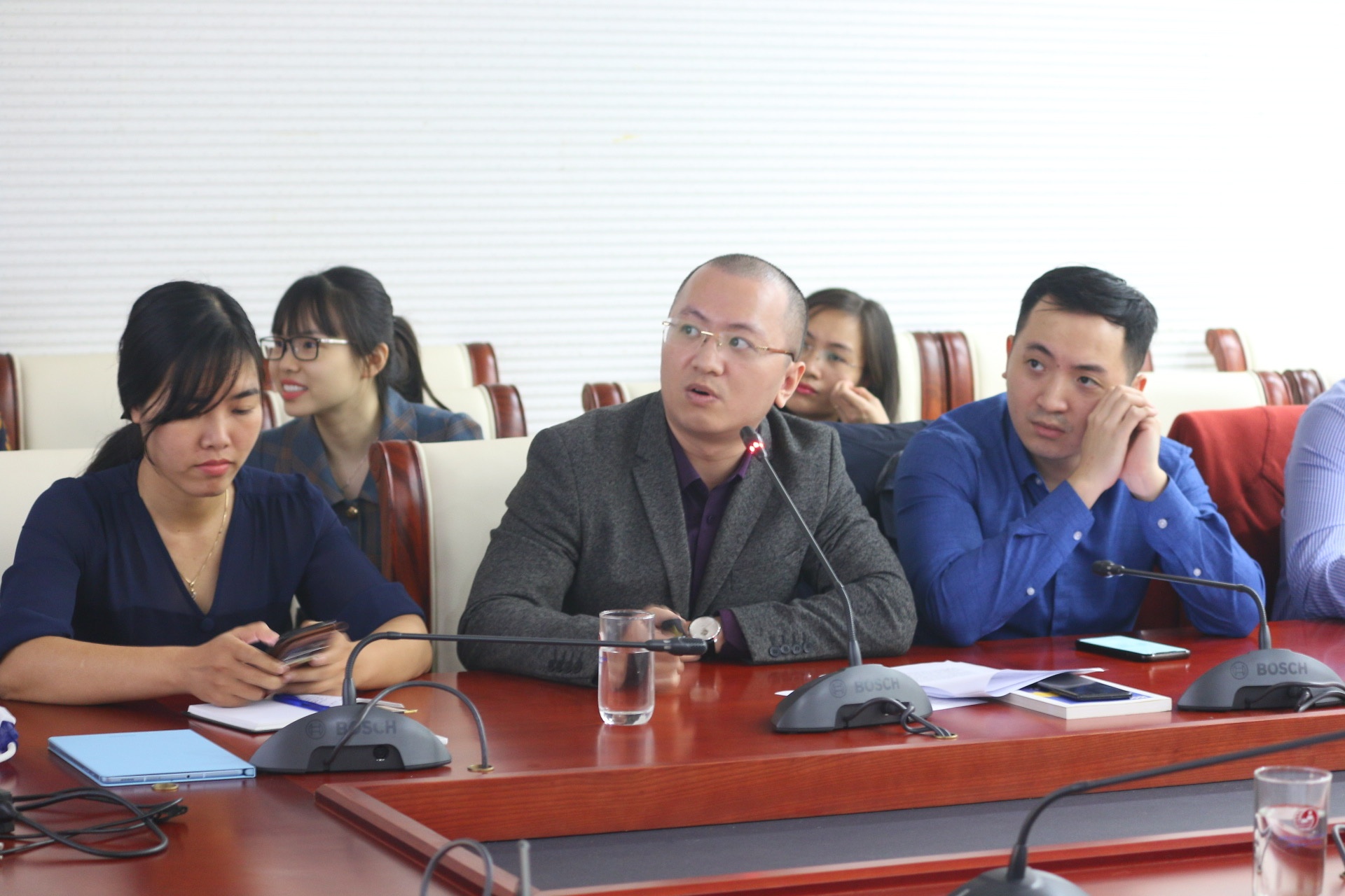 Cùng thanh niên nhìn về triển vọng kinh tế Việt Nam năm 2021 cung thanh nien nhin ve trien vong kinh te viet nam nam 2021