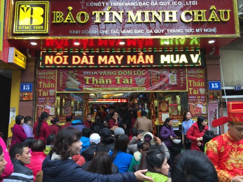 Vàng đi ngang dù giao dịch tăng mạnh trong sáng ngày Thần Tài