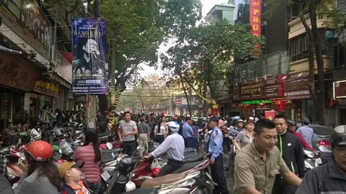 Rồng rắn mua vàng ngày Thần Tài Rồng rắn mua vàng ngày Thần Tài