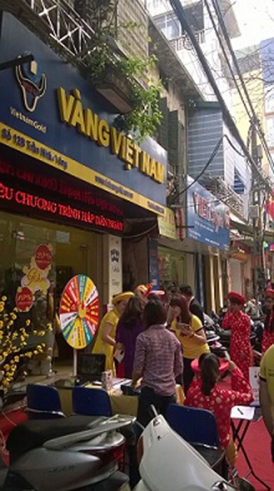 Rồng rắn mua vàng ngày Thần Tài Rồng rắn mua vàng ngày Thần Tài